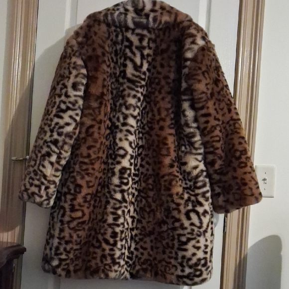 Gibson Latimer Animal Print Teddy Jacket - Picture 2 of 4